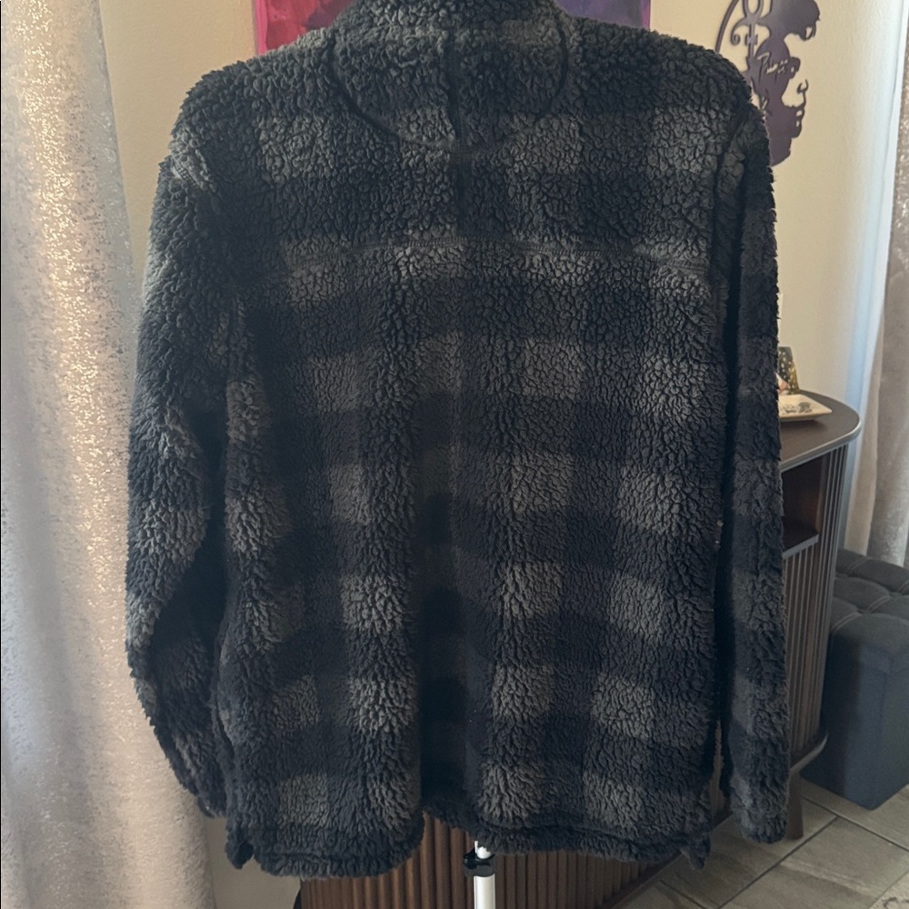 Mens Cozy Alpine Sherpa Pullover Checkered Black Gray Large with Pockets NWT - Picture 6 of 8